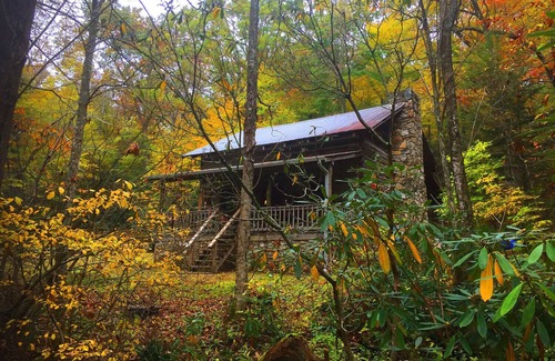 Spruce Pine Cabin | Beautifully-restored 200-year-old Log Cabin off the Blue Ridge Parkway
