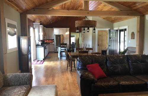 Dundee House | Beautifuly renovated 1840s farmhouse on the Keuka Lake wine trail.