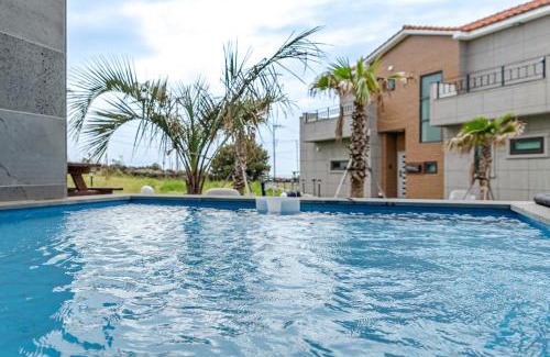 Hallim House | Beautipool Pension