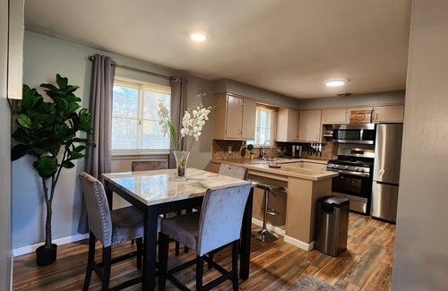 Youngstown House | Beauty Near Mill Creek Park at Bears Den