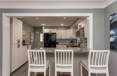 Toledo House | Beauty on Beverly