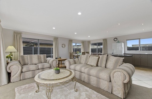 Ruakaka Cottage | Beauty on Bream Bay - Ruakaka Holiday Home