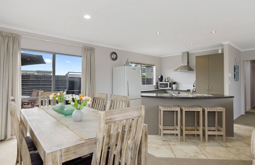 Ruakaka Cottage | Beauty on Bream Bay - Ruakaka Holiday Home