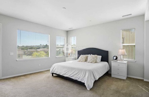 Santa Ana Heights House | Beauty on Guarda Dr