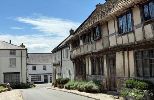 Cerne Abbas House | Beauvoir Court Stables
