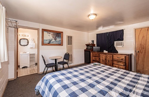 Dubois Hotel | Beaver Creek Inn