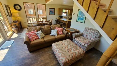 Red River House | Beaver Lodge on the River - On the River - Near Copper Chair Lift - WiFi - Cable - Walk to Main Street - Grill - Wood Burning Fi