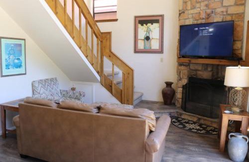 Red River House | Beaver Lodge on the River - On the River - Near Copper Chair Lift - WiFi - Cable - Walk to Main Street - Grill - Wood Burning Fi