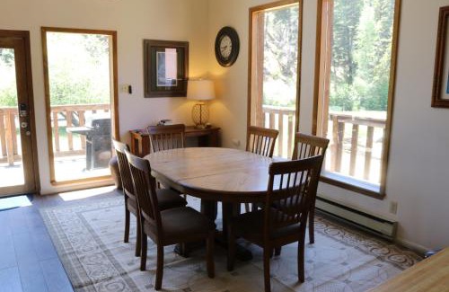 Red River House | Beaver Lodge on the River - On the River - Near Copper Chair Lift - WiFi - Cable - Walk to Main Street - Grill - Wood Burning Fi