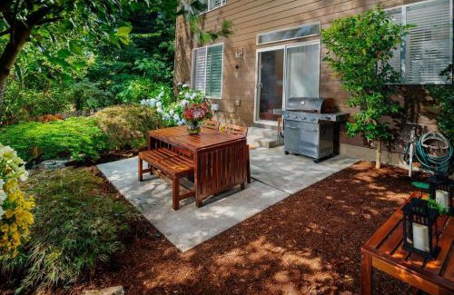 Beaverton House | Beaverton Creek Cottage