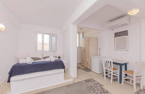 Mykonos Town Hotel | Bebis House