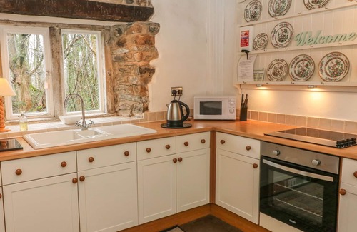 Carnforth Cottage | BECKSIDE COTTAGE, pet friendly, with open fire in Kirkby Lonsdale