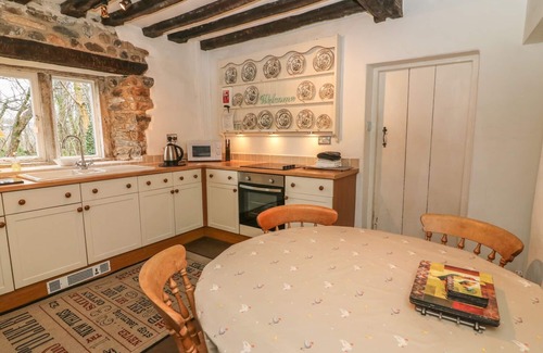 Carnforth Cottage | BECKSIDE COTTAGE, pet friendly, with open fire in Kirkby Lonsdale