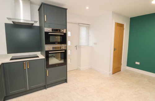 Eaglesfield Cottage | BECKSIDE HOUSE, pet friendly, with a garden in Cockermouth