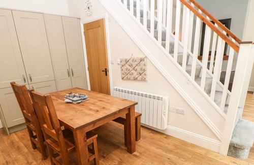 Barnard Castle Cottage | BECKSIDE, pet friendly, with a garden in Middleton-In-Teesdale