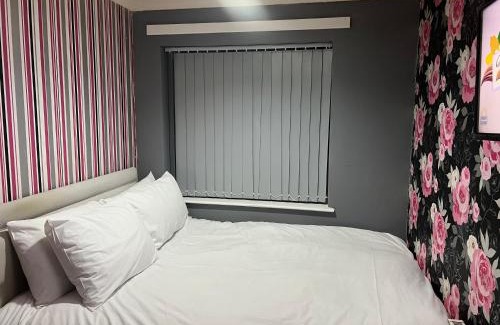 Castle Bromwich House | Becky's Lodge - Strictly Single Adult Room Stays - No Double Adult Stays Allowed