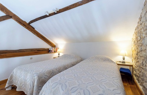 Auriac-du-Perigord Bed & Breakfast | Bed and Breakfast 'Chambre Bleuet' with Shared Terrace and Shared Garden