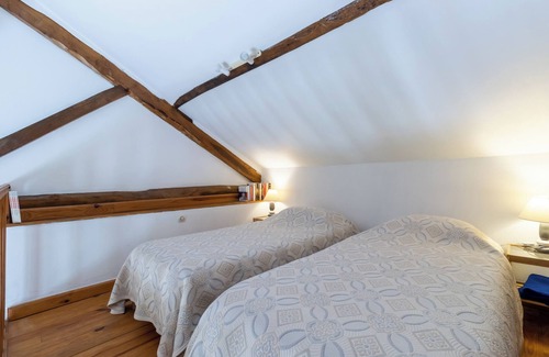 Auriac-du-Perigord Bed & Breakfast | Bed and Breakfast 'Chambre Bleuet' with Shared Terrace and Shared Garden