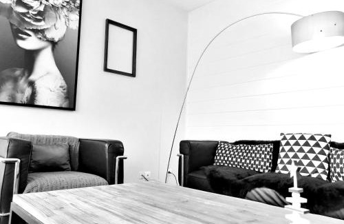 Annecy Apartment | Bed and Break Annecy, appartement 90m2 avec parking, balcons