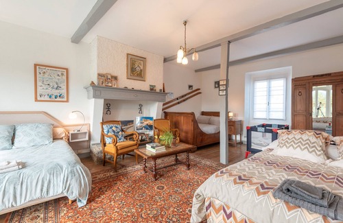 Lagarde Bed & Breakfast | Bed and Breakfast 'Chambre Mathilde Et Sa Suite' with Mountain View, Shared Terrace and Wi-Fi