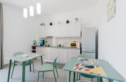 Castelvetrano Apartment | Bed and Breakfast Champagneria "Room 2" with Shared Terrace, Wi-Fi and Air Conditioning