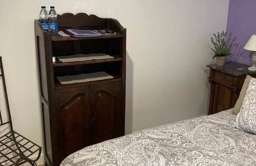 Puget Bed & Breakfast | Bed and Breakfast 'Lavande' with Shared Pool, Wi-Fi and Air Conditioning
