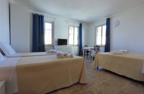 Marina di Cecina Bed & Breakfast | Bed and Parking Cecina Rooms