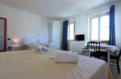 Marina di Cecina Bed & Breakfast | Bed and Parking Cecina Rooms