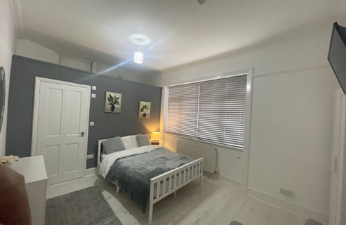 Poole House | Bed & Breakfast - 2 Double Rooms With Ensuites