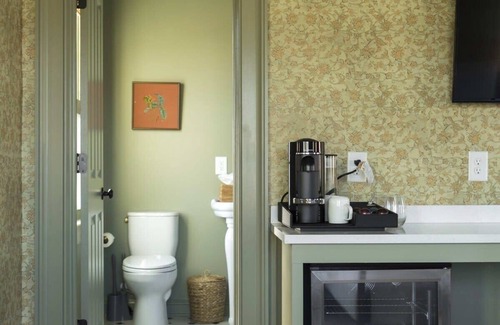 Harleston Village Bed & Breakfast | Bed&Breakfast Veranda King Suite - Walk to King