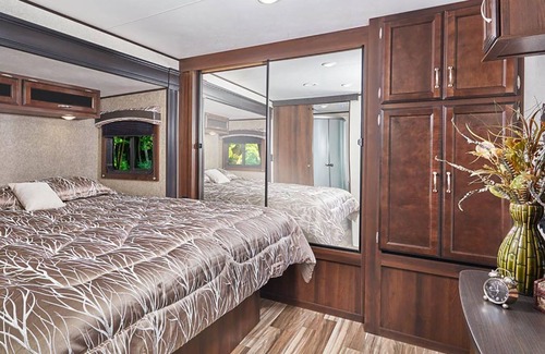 Northville House | Bed & Brewery: Luxury Camper North Fork Farm