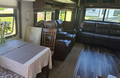 Northville House | Bed & Brewery: Luxury Camper North Fork Farm