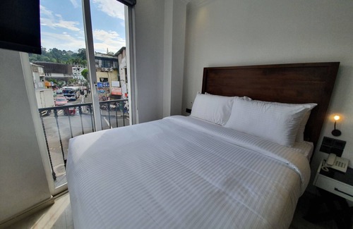 Kandy Hotel | Bed Station 210