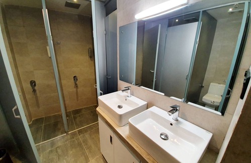 Kandy Hotel | Bed Station 210