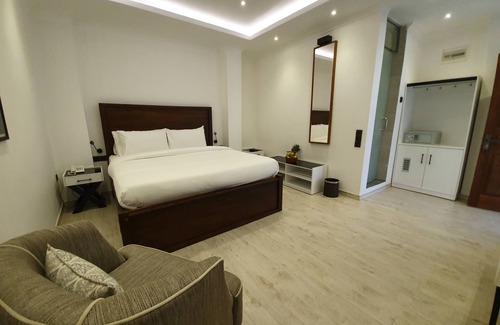 Kandy Hotel | Bed Station 210
