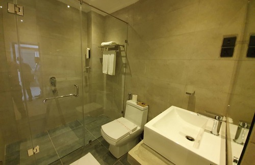 Kandy Hotel | Bed Station 210