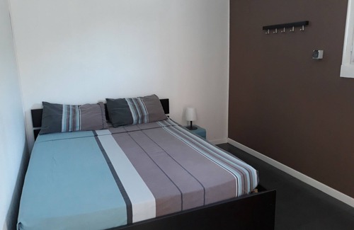 Daux Bed & Breakfast | Bedroom + bathroom with independent access