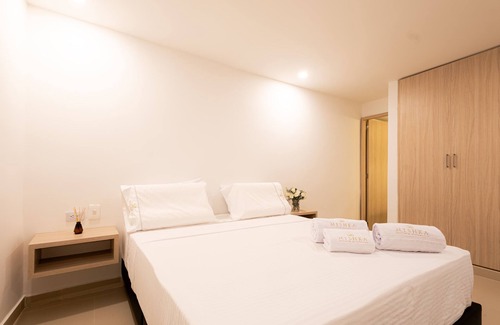 Manga Hotel | Bedroom hotel in lovely Cartagena de Indias with WiFi, AC, TV & Private bathroom