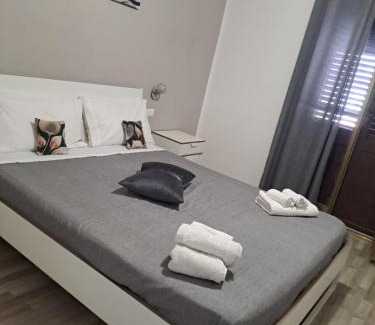 Corso dei Mille - Sant'Erasmo Bed & Breakfast | Bedroom la stazione