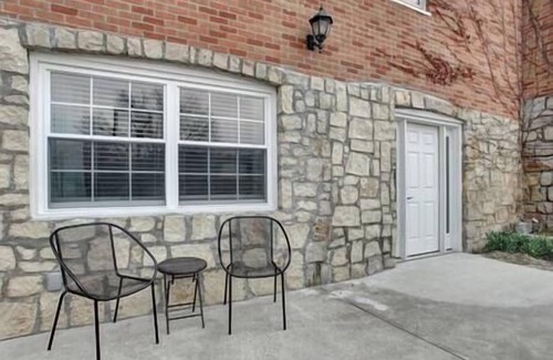 Weston Apartment | Bee & Bee Bungalow - Studio B&B downtown
