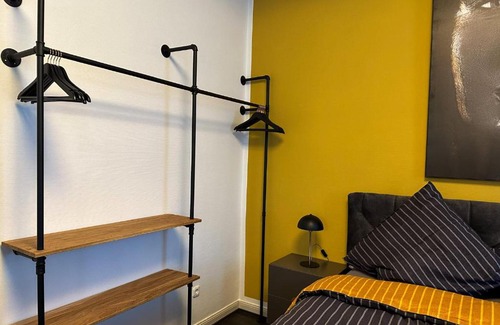 Niedergirmes Apartment | bee Design Apartment + Zentral + Küche + Parken