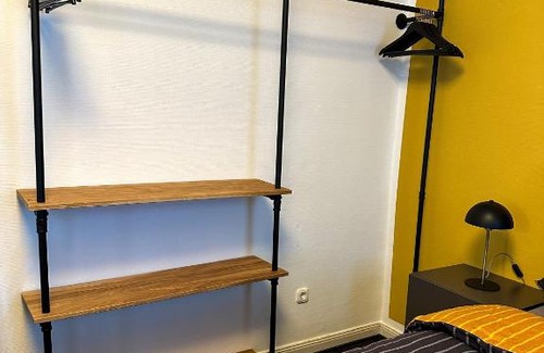 Niedergirmes Apartment | bee Design Apartment + Zentral + Küche + Parken