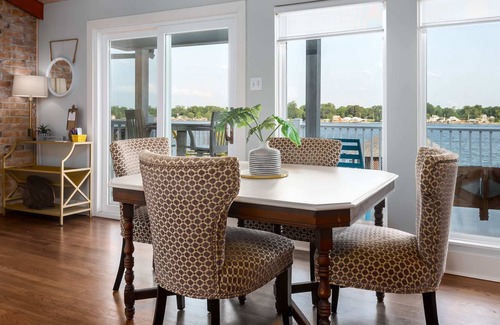New Roads House | Bee Happy | Peaceful Panoramic Views at FR