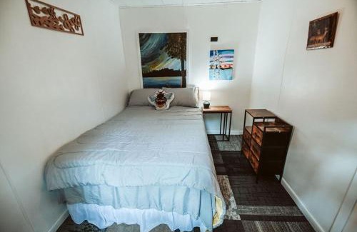 Arkdale House | Bee-happy rustic cabin