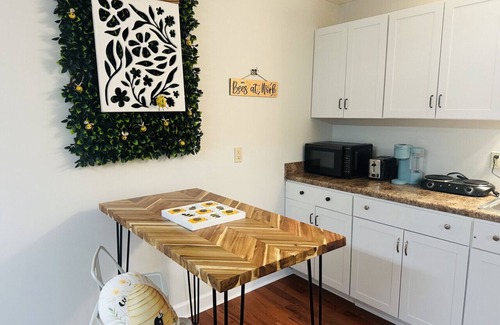 Sparta Apartment | Bee Happy Sparta Mountain Cottage