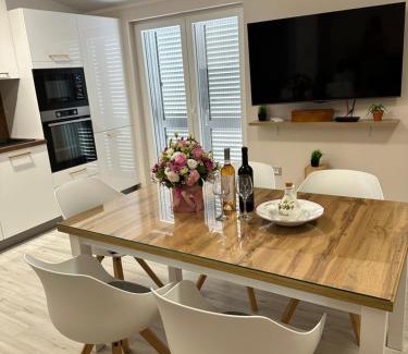 Kastel Novi Apartment | Bee House Suite - Brand New Apartment 100 m from Sea