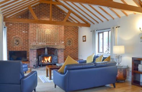 Irstead House | Beech Barns - Czu