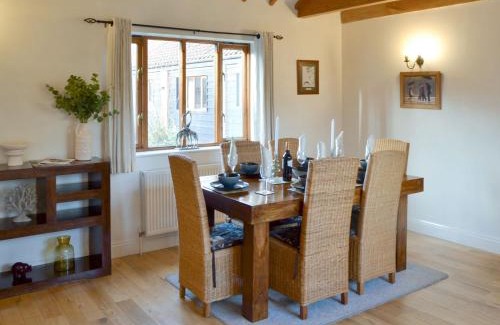 Irstead House | Beech Barns - Czu