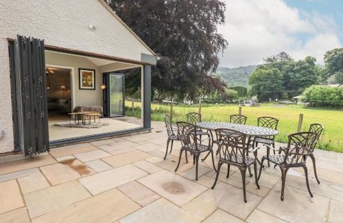 Lakeside House | Beech Lea