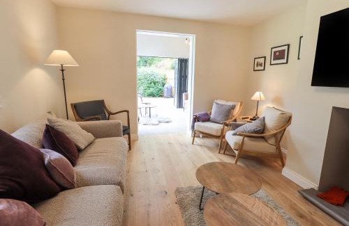 Lakeside House | Beech Lea